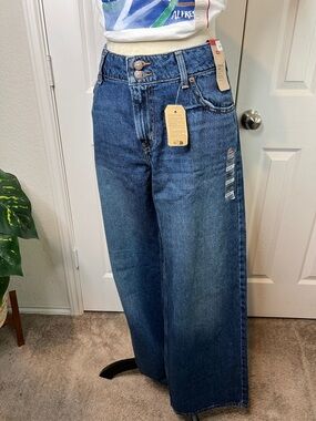 Levi's Women's Low-Rise Superlow Loose Jeans  Size 30x32